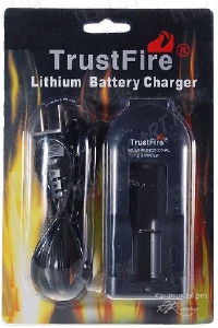 Картинка Зарядное устройство Fenix 1x18650 TrustFire TR-002 от интернет-магазина ХантингАрт Зарядное устройство Fenix 1x18650 TrustFire TR-002 купить в интернет-магазине ХантингАрт