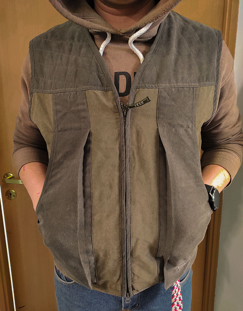 Жилет стрелковый Олень цвета хаки из мембраны купить в интернет-магазине ХантингАрт