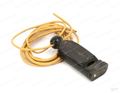 Свисток AKAH для подзыва собаки из рога буйвола, 5 см купить в интернет-магазине Хантингарт